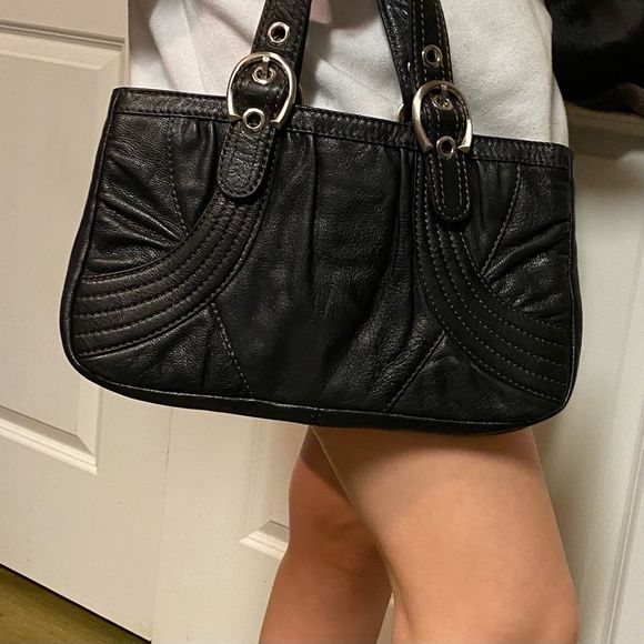 Stuart Weitzman black pebbled leather armpit small pouchette purse bag contrast - Picture 4 of 6